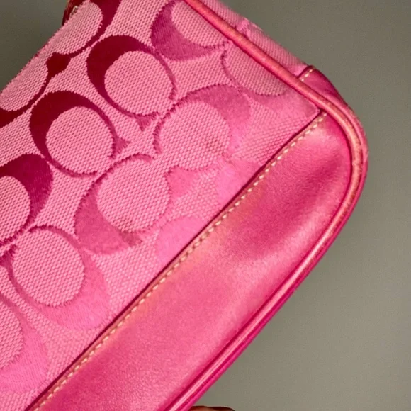 SOLD 💖 Vintage Y2K Barbie Coach Demi Purse in Pink 💖 - Picture 10 of 10
